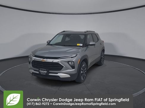 Used 2025 Chevrolet TrailBlazer LT AWD/4WD image 6