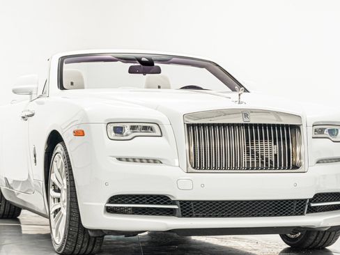 Used 2019 Rolls-Royce Dawn image 3