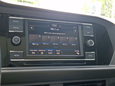 Certified 2023 Volkswagen Jetta SE w/ Panoramic Sunroof Package FWD image 18