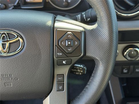 Used 2022 Toyota Tacoma TRD Sport w/ Technology Package image 22