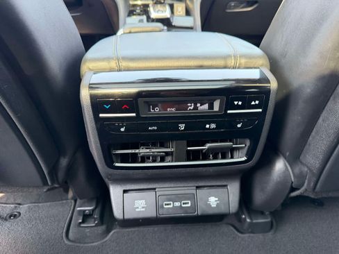 Used 2023 Acura MDX SH-AWD w/ Advance Package image 17