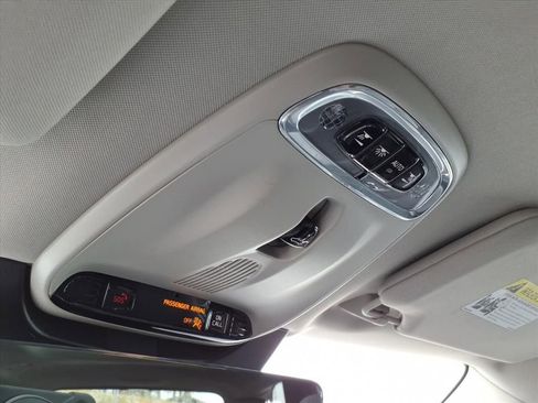 Used 2017 Volvo XC90 T6 Momentum w/ Vision Package image 22