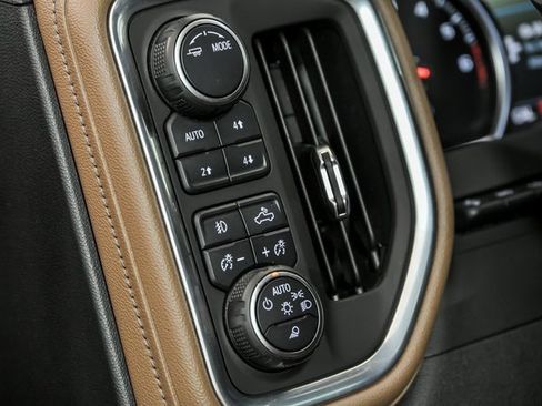 Used 2021 Chevrolet Silverado 1500 High Country image 15