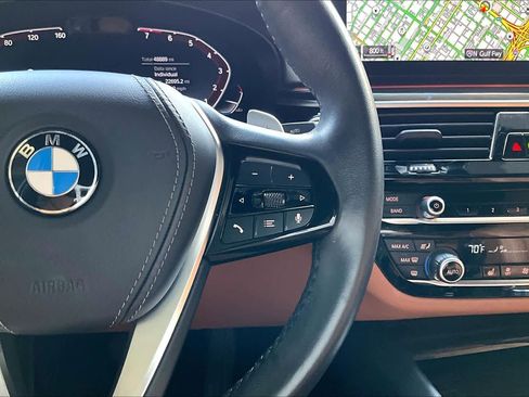 Used 2023 BMW 540i w/ Premium Package image 24