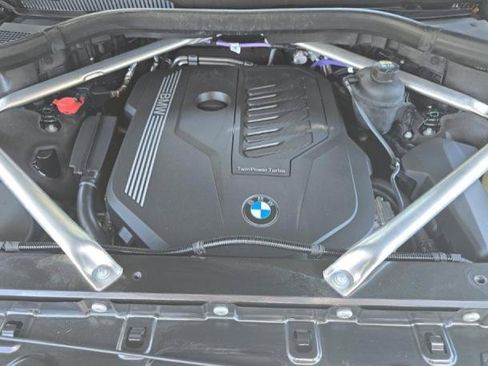 Used 2022 BMW X7 xDrive40i w/ M Sport Package AWD/4WD image 13