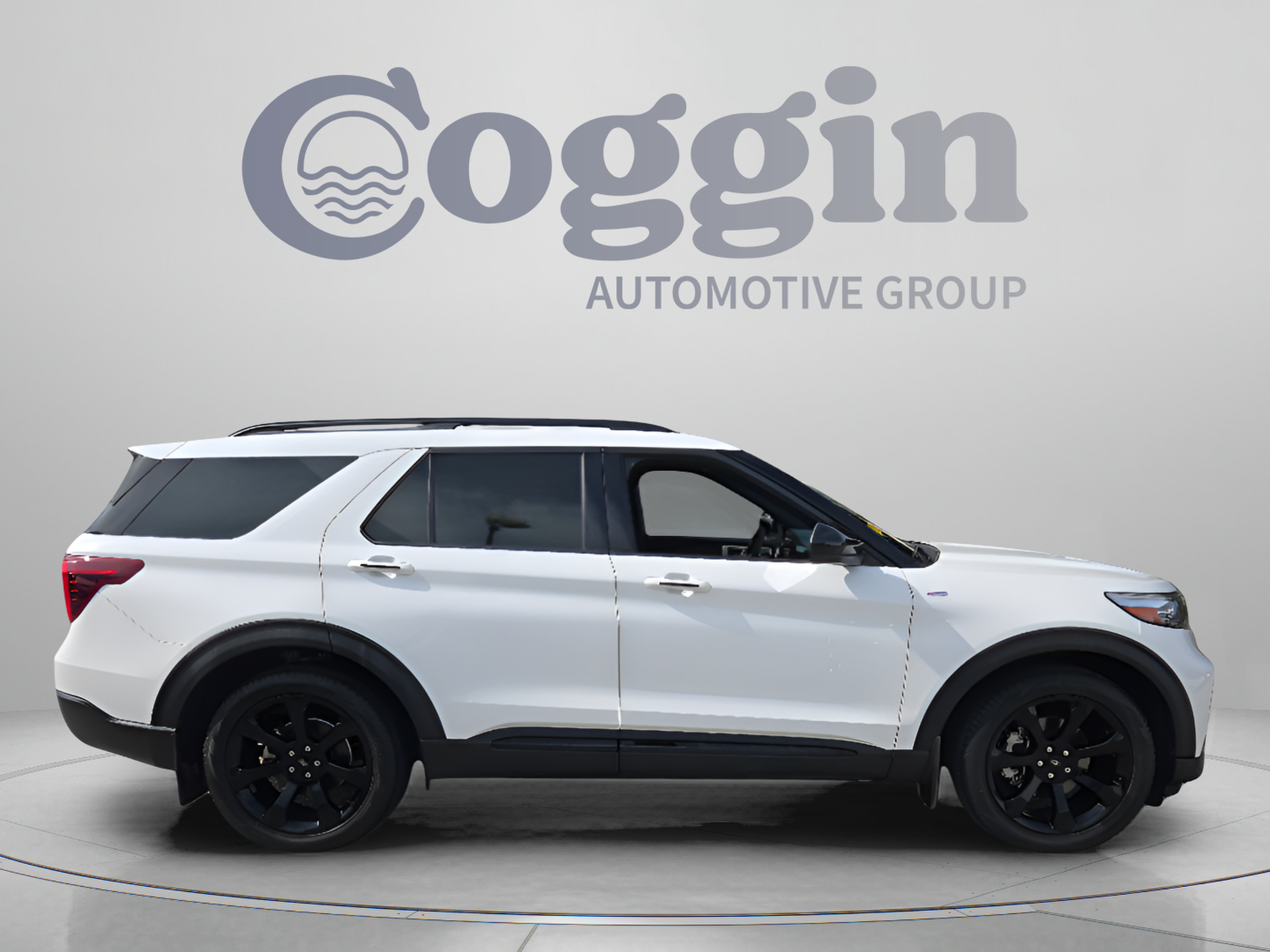Used 2024 Ford Explorer ST-Line w/ Class IV Trailer Tow Package RWD image 6
