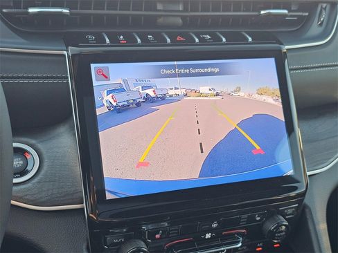 New 2025 Jeep Grand Cherokee L Limited w/ Black Appearance Package image 19