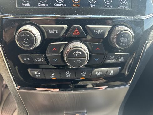 Used 2022 Jeep Grand Cherokee Laredo X AWD/4WD image 19