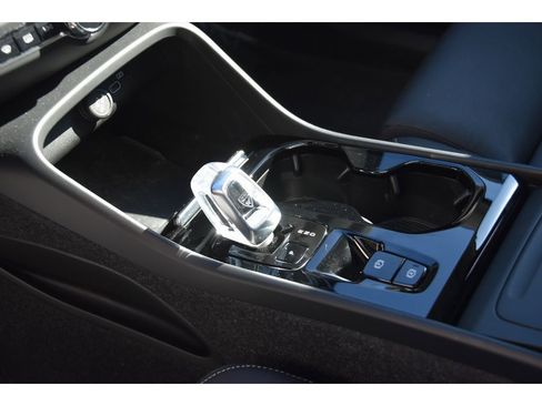 Certified 2025 Volvo XC40 B5 Ultra w/ Protection Package Premier image 37