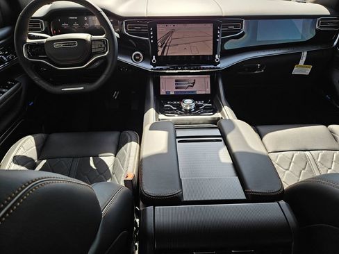 New 2026 Jeep Grand Wagoneer L Summit AWD/4WD image 9