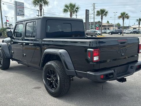 Used 2022 Jeep Gladiator Sport AWD/4WD image 3