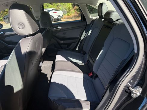 Used 2025 Volkswagen Jetta SE image 25