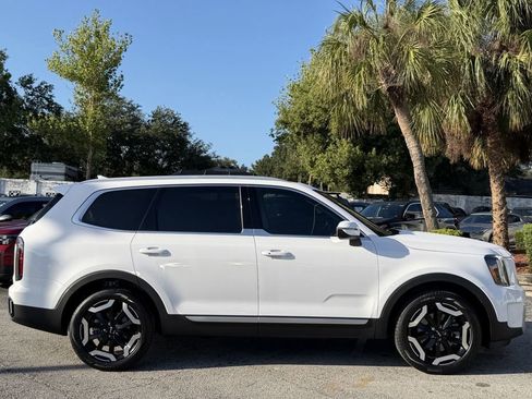 Certified 2025 Kia Telluride EX w/ EX Captain's Chair Package FWD image 4