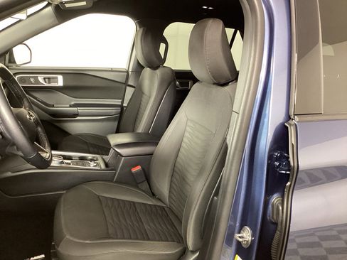 Used 2020 Ford Explorer XLT w/ Comfort Package AWD/4WD image 16