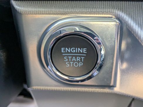 Used 2025 Ford F150 Lariat w/ Equipment Group 501A Mid image 21