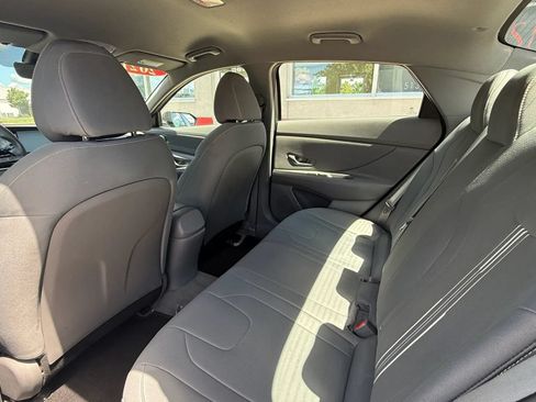 Used 2021 Hyundai Elantra SEL w/ Convenience Package FWD image 10