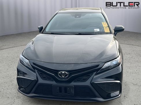 Used 2021 Toyota Camry SE image 4