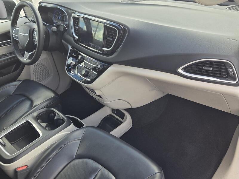 Certified 2023 Chrysler Pacifica Touring-L FWD image 21