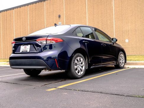 Used 2023 Toyota Corolla LE FWD image 9