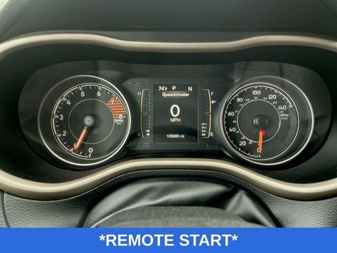 Used 2017 Jeep Cherokee Latitude w/ Cold Weather Group AWD/4WD image 5