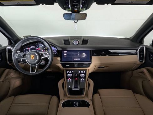 Certified 2023 Porsche Cayenne AWD/4WD image 18