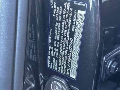 Used 2025 Porsche Macan image 29