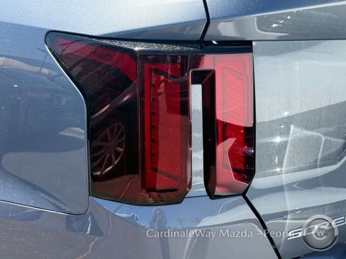 Used 2024 Kia Sorento LX image 10