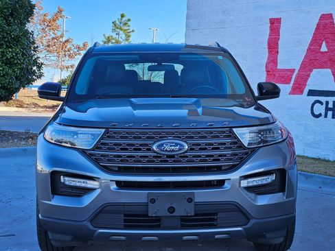 Used 2022 Ford Explorer XLT w/ Equipment Group 202A image 2