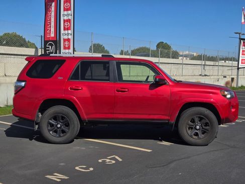 Used 2021 Toyota 4Runner SR5 AWD/4WD image 2