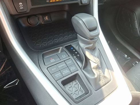 Used 2025 Toyota RAV4 XLE AWD/4WD image 14