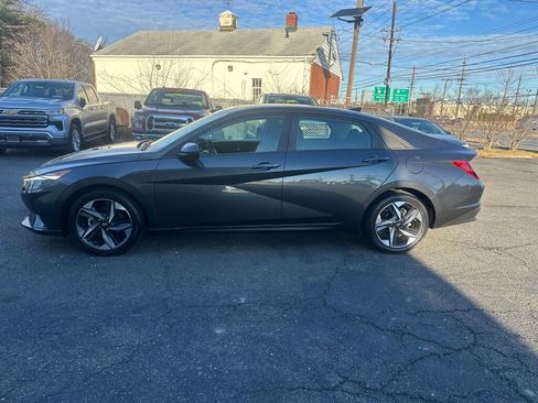 Used 2023 Hyundai Elantra SEL w/ Convenience Package image 4