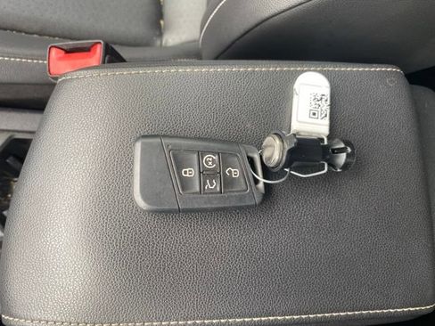 Used 2022 Volkswagen Tiguan SE FWD image 26