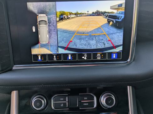 Used 2022 GMC Yukon Denali w/ Advanced Technology Package image 30