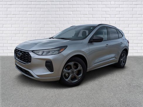 Used 2023 Ford Escape ST-Line image 1
