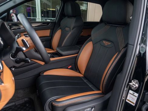 Certified 2024 Bentley Bentayga AWD/4WD image 21
