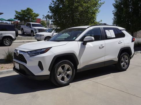 Used 2025 Toyota RAV4 XLE AWD/4WD image 3