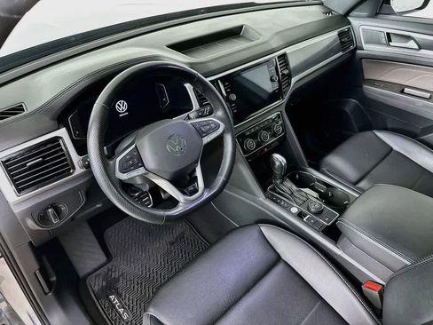 Used 2023 Volkswagen Atlas Cross Sport SEL R-Line AWD/4WD image 2