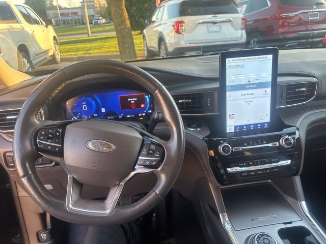 Used 2022 Ford Explorer Platinum w/ Equipment Group 601A AWD/4WD image 4