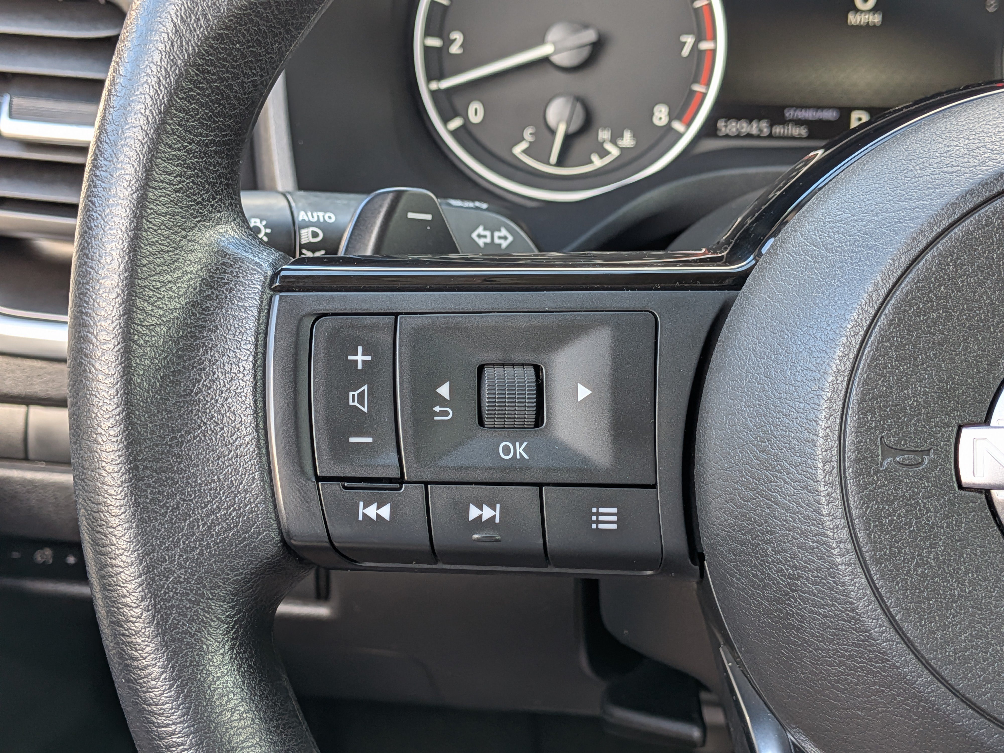 Used 2023 Nissan Rogue SV FWD image 24