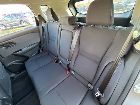 Used 2023 Nissan Rogue S image 27