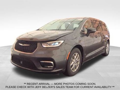 Used 2023 Chrysler Pacifica Touring-L image 1