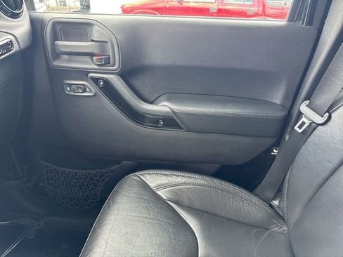 Used 2015 Jeep Wrangler Unlimited Sahara AWD/4WD image 47