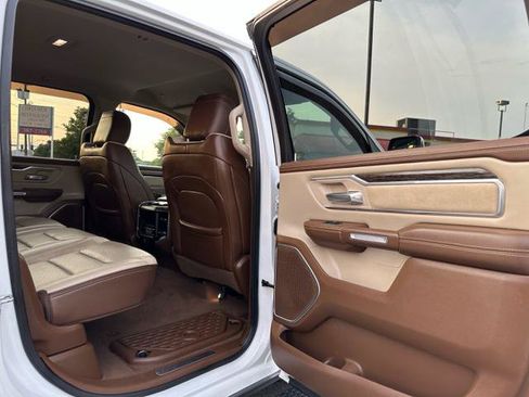 Used 2019 RAM 1500 Laramie AWD/4WD image 18