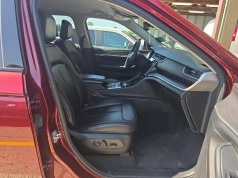 Used 2023 Jeep Grand Cherokee L Limited AWD/4WD image 19