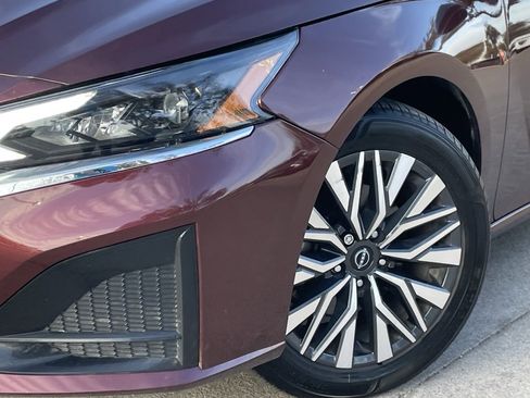 Used 2024 Nissan Altima 2.5 SV image 8