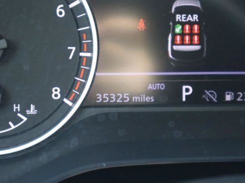 Used 2025 Nissan Pathfinder SV AWD/4WD image 11