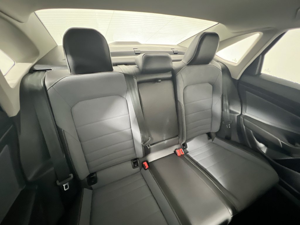 Used 2025 Volkswagen Jetta SE FWD image 31