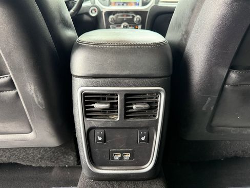 Used 2020 Chrysler 300 Limited image 16