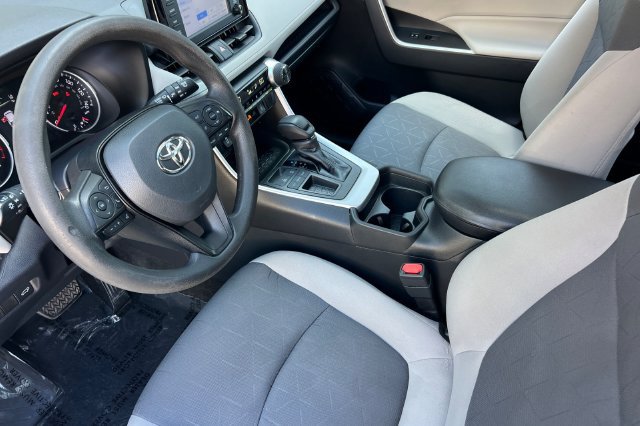 Used 2019 Toyota RAV4 XLE w/ Convenience Package FWD image 10