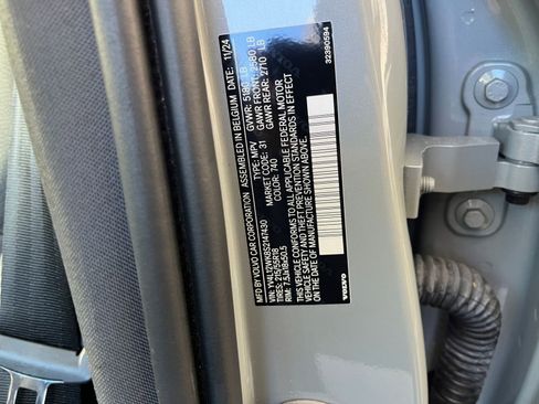 Used 2025 Volvo V60 B5 Cross Country Plus image 29